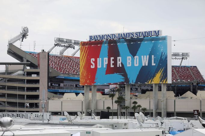 Raymond James Stadium v Tampě před Super Bowlem LV