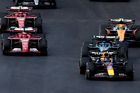 Rivalové stíhají Red Bull, suverén formule 1 si titul nechce nechat vzít