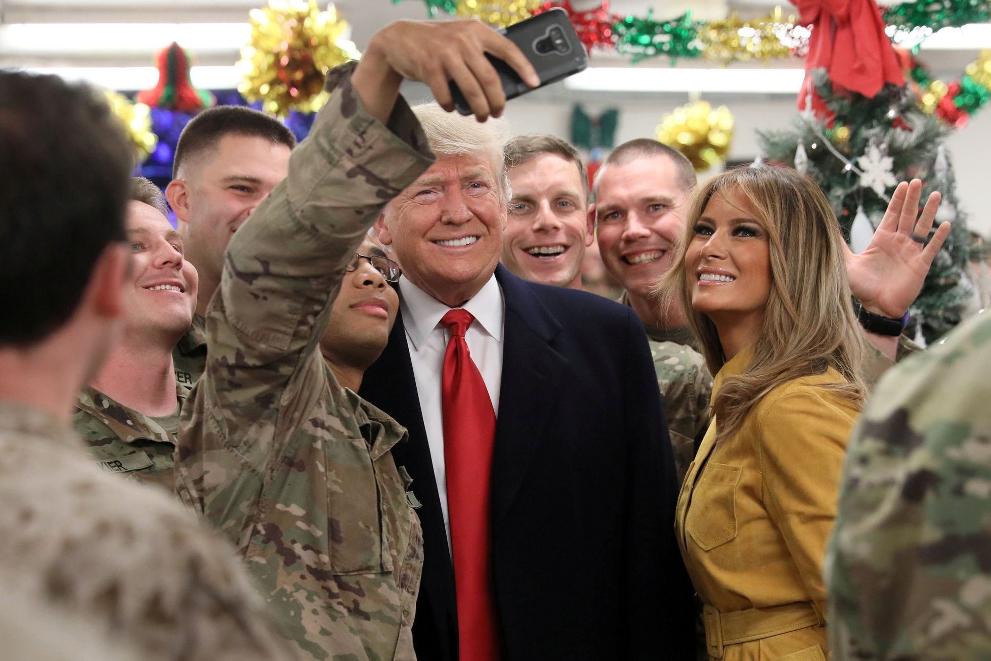 Prezident USA Donald Trump na nečekané návštěvě Iráku