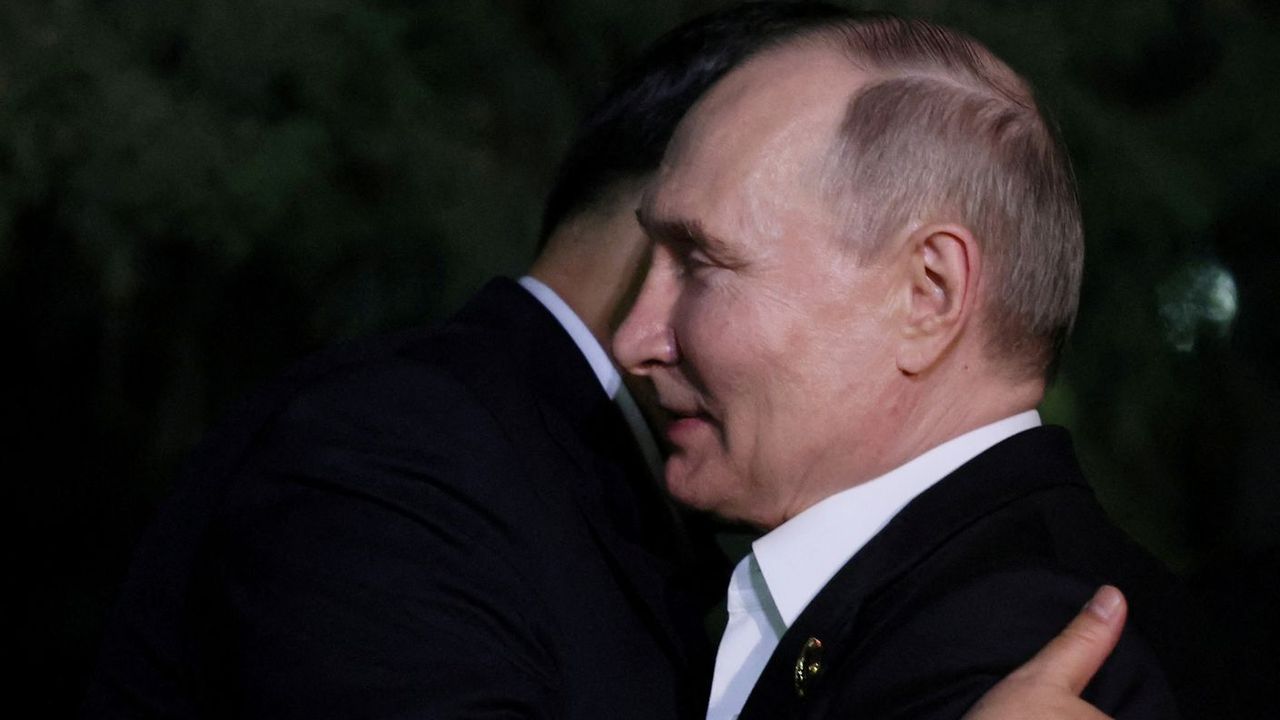 "Nemůžete mít všechno." Pozorovatele zaskočilo gesto mezi Putinem a Si Ťin-pchingem