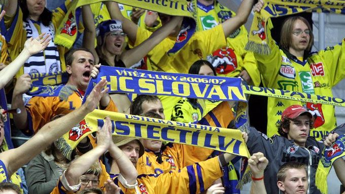 Kolik fanoušků Ústí nad Labem dorazí na Slavii? Klub jim vypraví slíbený vlak jako odměnu za postup do extraligy.