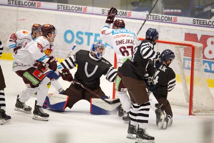 Oslavy 90 let hokeje ve Vítkovicích: Smejkal, Bartošák