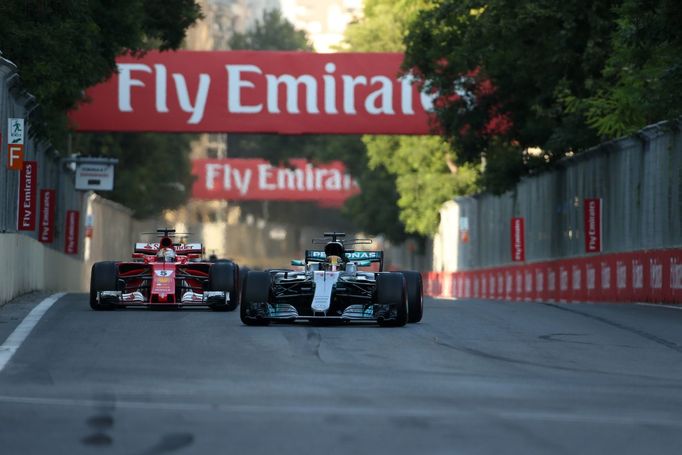 F1, VC Ázerbájdžánu 2017: Lewis Hamilton, Mercedes a Sebastian Vettel, Ferrari