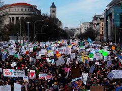 Protestující studenti ve Washingtonu.