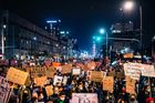 Češi v Polsku protesty podporují: Antikoncepce je těžko dostupná, sexuální výuka tabu