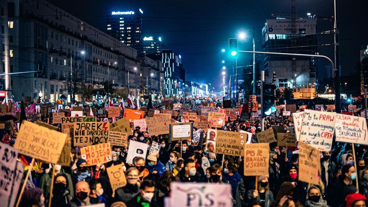 Češi v Polsku protesty podporují: Antikoncepce je těžko dostupná, sexuální výuka tabu