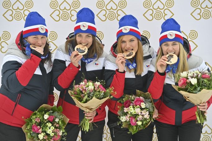 Veronika Vítková, Jitka Landová, Gabriela Soukalová a Eva Puskarčíková (zleva)