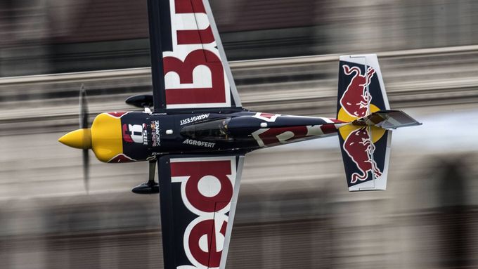 Martin Šonka vyhrál už tři závody Red Bull Air Race.