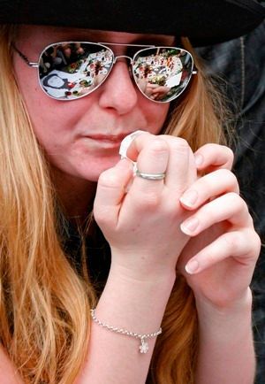 Fanoušci Michaela Jacksona se loučí s králem popu na Staroměstském náměstí v Praze