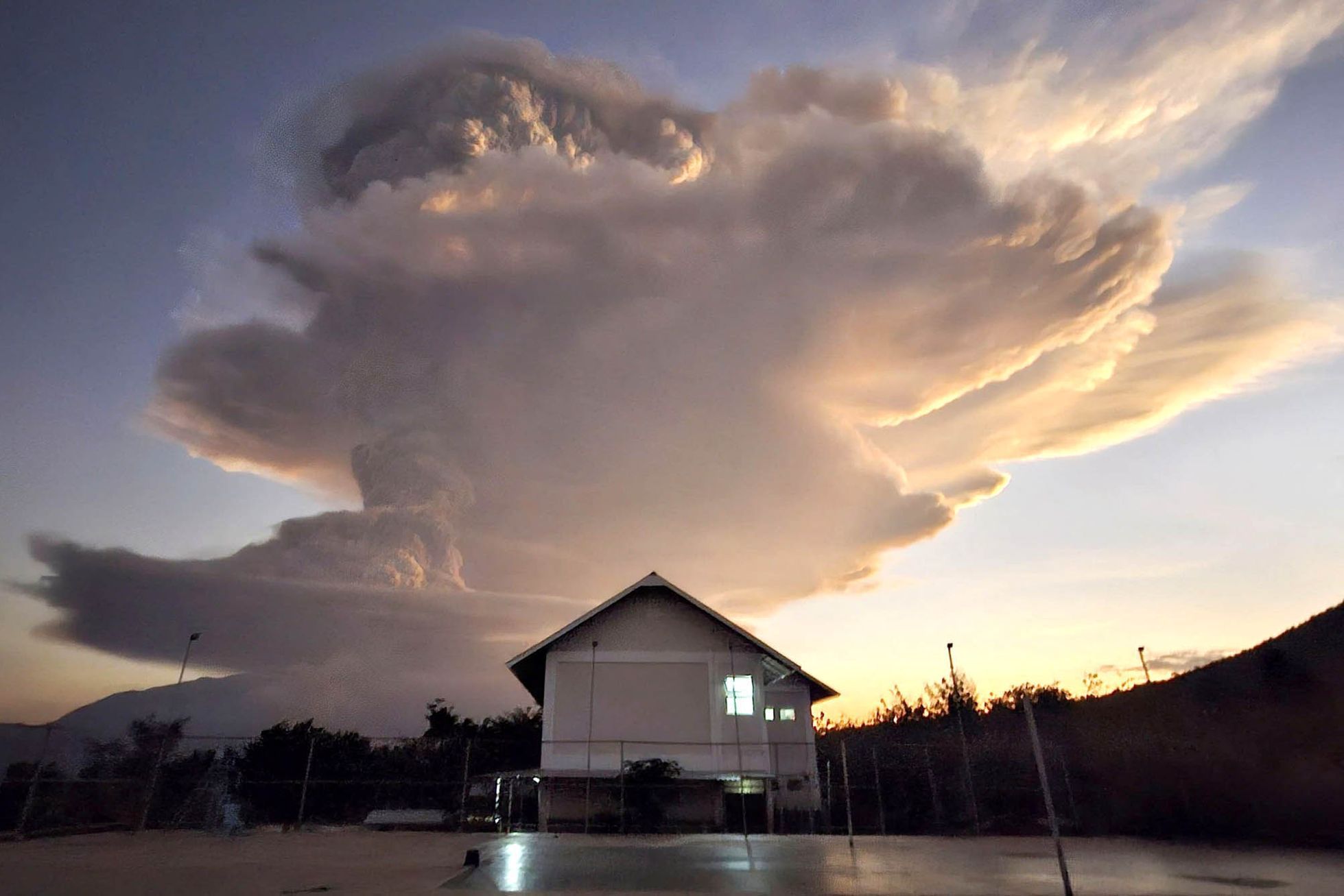 Indonesie, Bali, sopka, erupce, letecká doprava