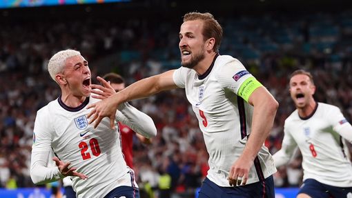Semifinále Eura 2021, Anglie - Dánsko: Harry Kane slaví gól v prodloužení.