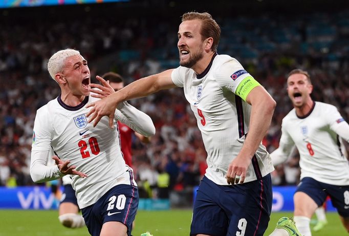 Semifinále Eura 2021, Anglie - Dánsko: Harry Kane slaví gól v prodloužení.