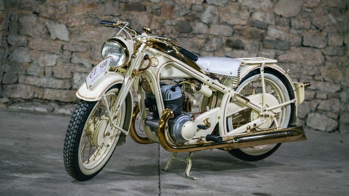 Motorka za jedinou vstupenku. Podzimní aukce láká na milionovou čezetu i krásné Jawy; Zdroj foto: Retro Garáž