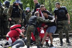 Domů nepůjdeme, nemáme co ztratit, zní na makedonské hranici