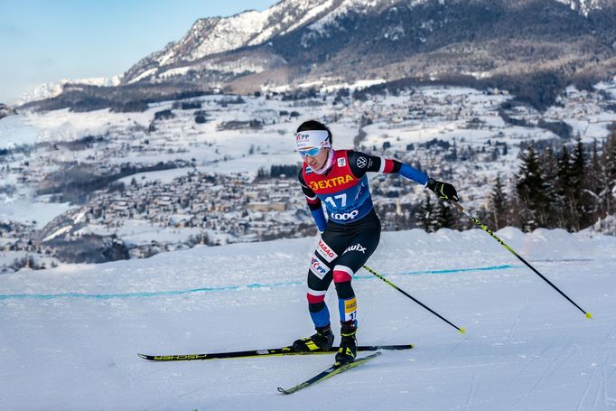 Kateřina Razýmová v závěrečné etapě Tour de Ski 2021 na sjezdovce Alpe Cermis.