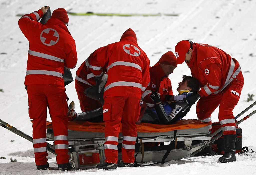 Turné čtyř můstků: Hlava (pád)