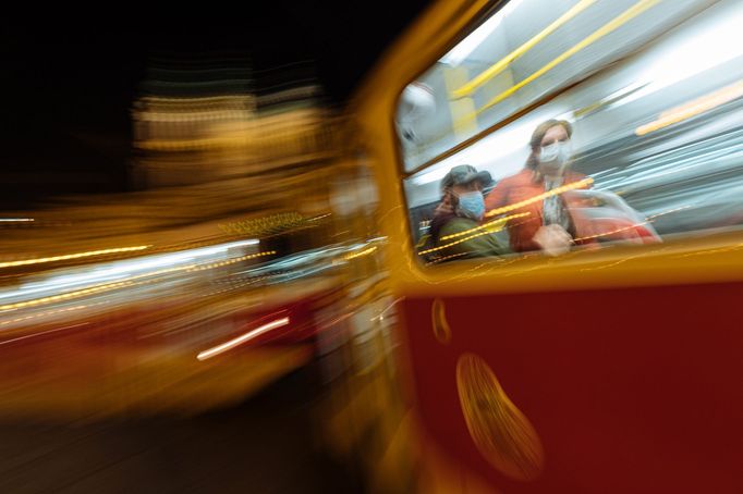 Průřez tvorbou fotografa Economie Lukáše Bíby za rok 2020.