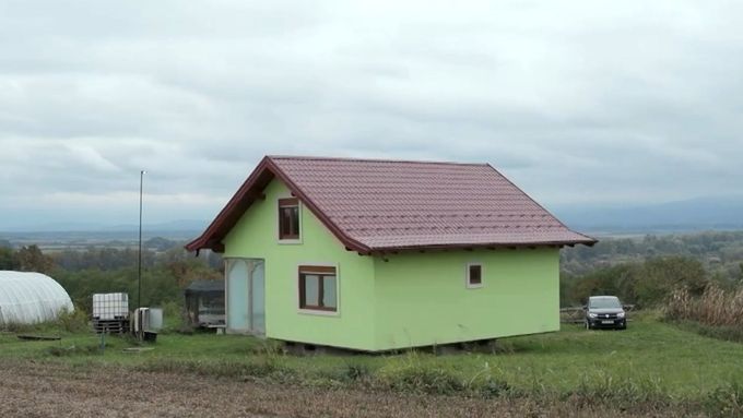 Rotující dům na severu Bosny a Hercegoviny láká v poslední době mnoho návštěvníků.