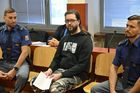 Hlasy v hlavě, čtyři lahve lihu. Žhář z Hřenska odvolal přiznání, soud má pochybnosti