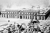 Vojáci chilské armády pod velením Augusta Pinocheta zaútočili na prezidentský palác La Moneda v Santiagu de Chile. Sídlo hlavy státu v jednu chvíli dokonce bombardovalo i vojenské letadlo.