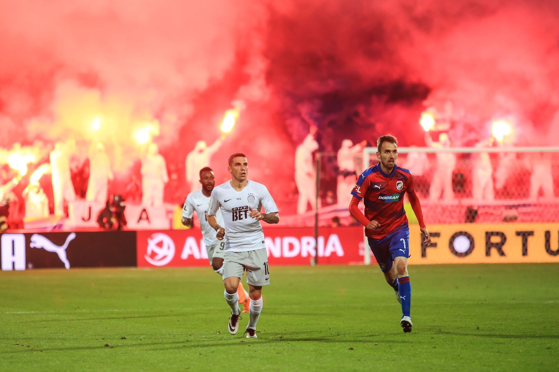 Fanoušci Viktorie v zápase 10. kola Plzeň - Sparta.