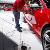 Úklid před otevřením autoshow ve Frankfurtu