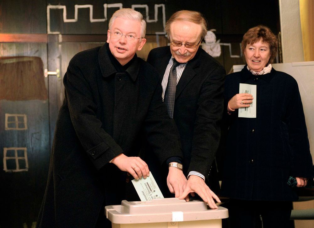 Roland Koch u volební urny