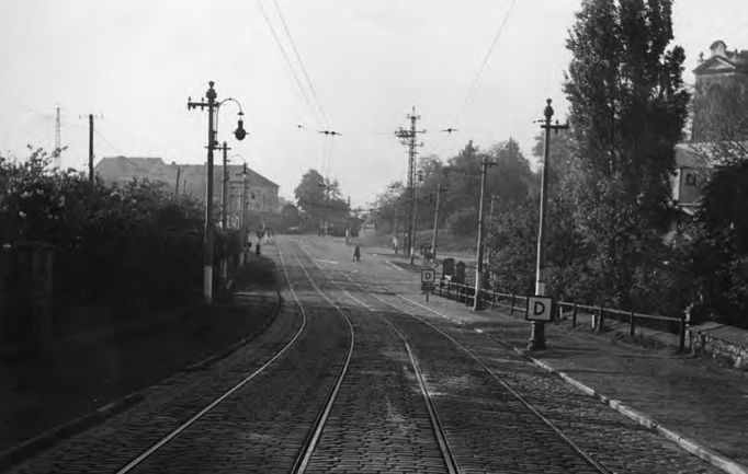 Další fotografie, kterou němečtí kriminalisté pořídili na cestě, po které jel obergruppenführer SS Heydrich.