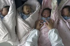 Bohatí Číňané jezdí do USA kupovat náhradní matky