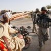 Nahlédněte mezi ostré hochy na základně U.S. Air Force v Kandaháru