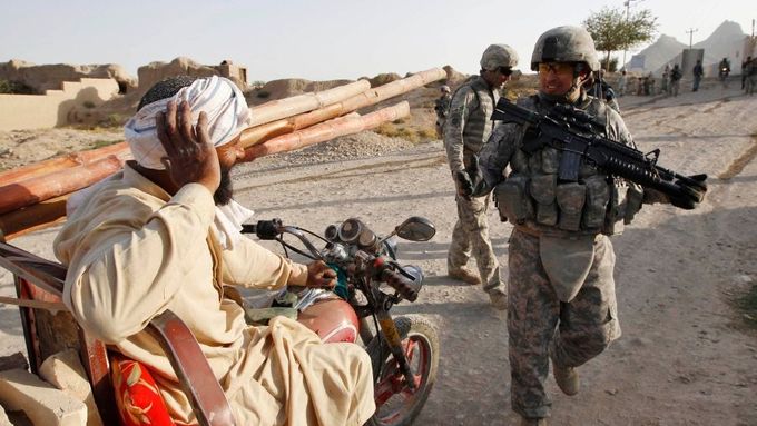 Mezinárodní jednotky se mají podle plánu prezidenta Obamy z Afghánistánu stáhnout v roce 2014
