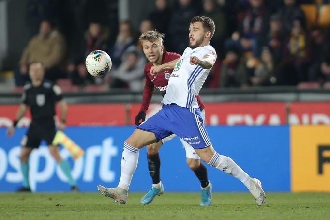 Martin Frýdek ml. a Pavel Bucha v zápase 19. kola první ligy Sparta - Ml. Boleslav