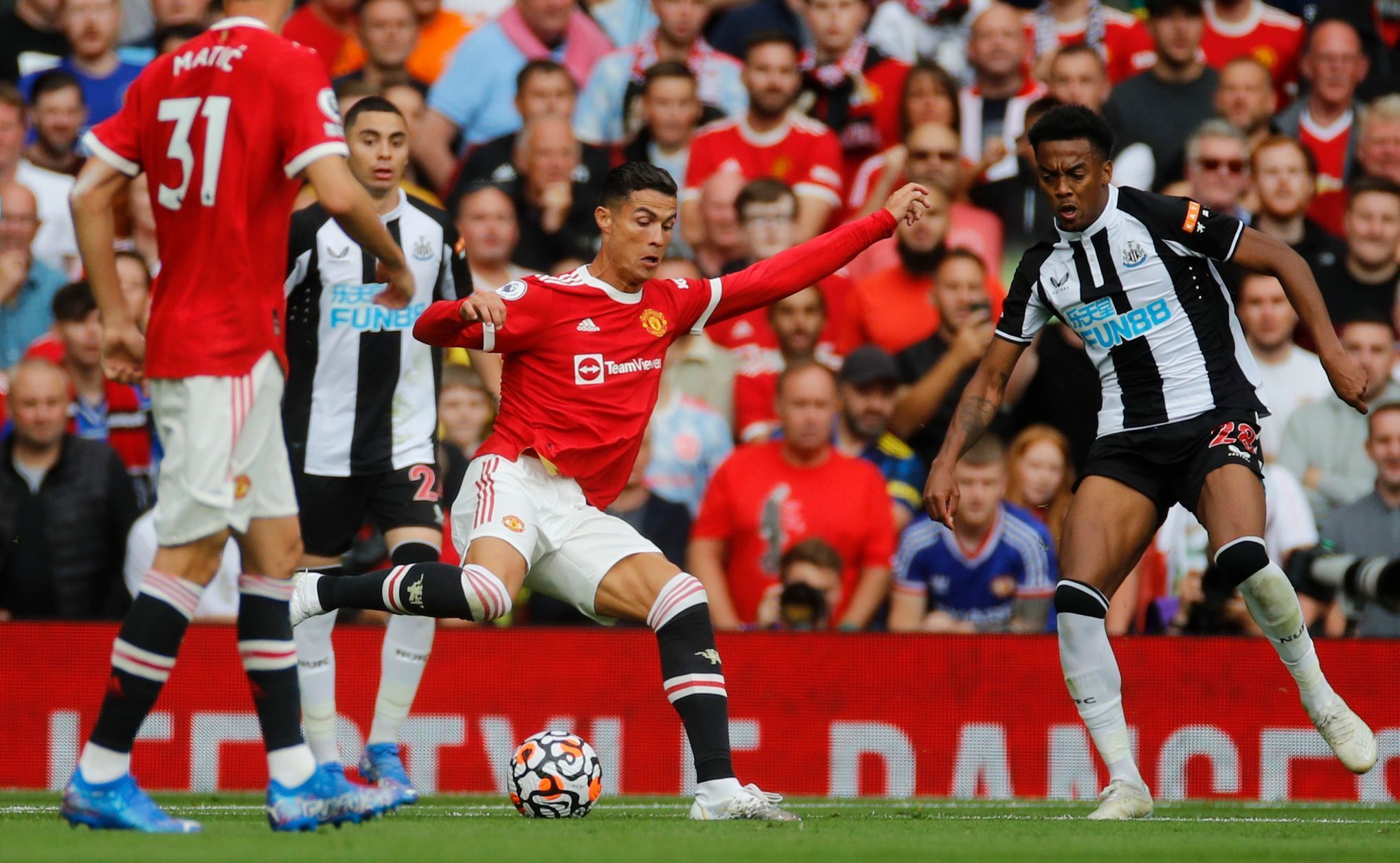 fotbal, anglická liga 2021/2022, Premier League - Manchester United v Newcastle United, Cristiano Ronaldo