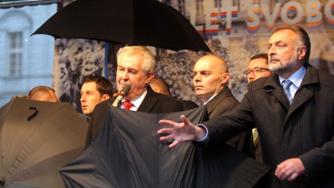 Miloš Zeman na pietní akci na Albertově.