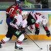 KHL, Lev Praha - Čeljabinsk: Martins Cipulis a Marcel Hossa - Anton Glinkin a Andrej Popov