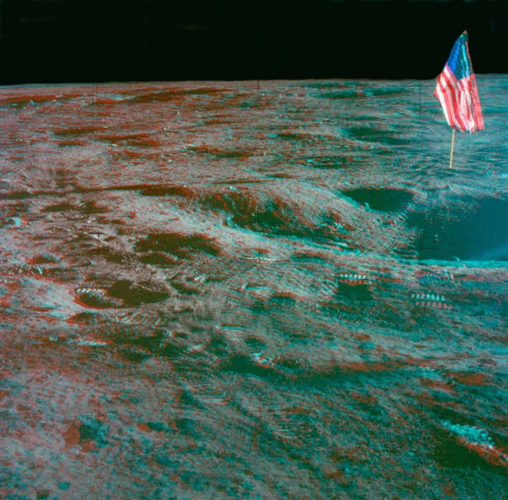 3D - Apollo 12 na Měsíci