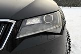 Xenonvé světlomety jsou rozhodně lepší než základní halogen, ale zázraky na úrovni Audi LED Matrix od nich nečekejte.