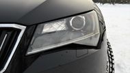 Xenonvé světlomety jsou rozhodně lepší než základní halogen, ale zázraky na úrovni Audi LED Matrix od nich nečekejte.