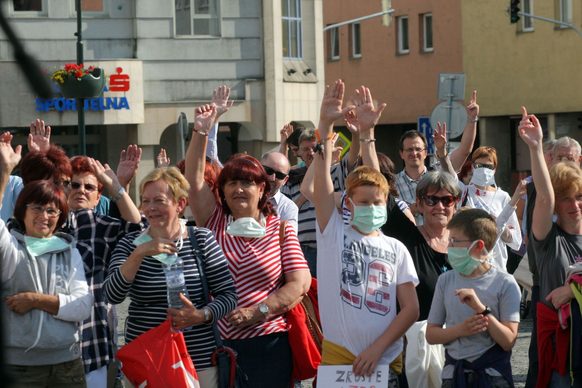 Demonstrace proti smradu v Nymburce