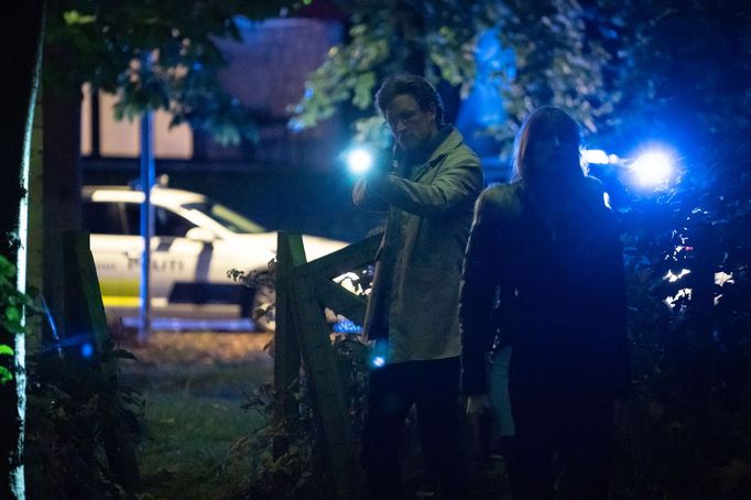 Vlevo je Mikkel Boe Følsgaard jako Mark Hess.