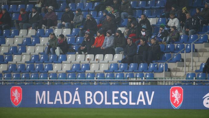 Poslední letošní reprezentační zápas přilákal do hlediště stadionu v Mladé Boleslavi jen 1763 diváků.