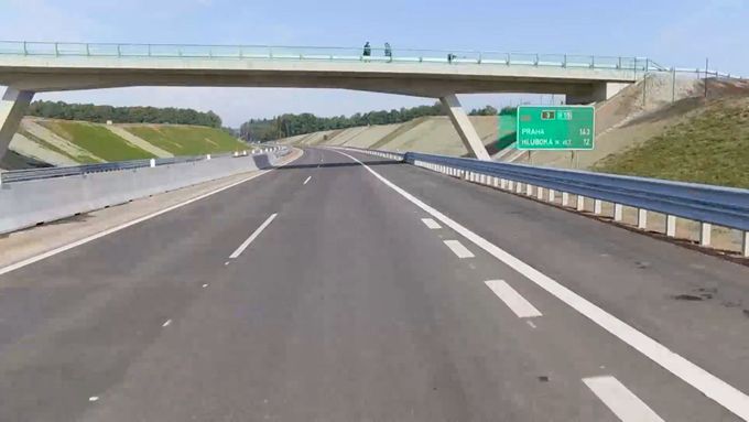 Česko má nový kus dálnice. Jihočeská D3 se rozšířila o 3 kilometry