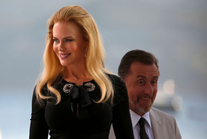 Nicole Kidman se představí jako kněžna Grace, jejího partnera hraje Tim Roth.