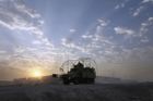NATO zastavuje výcvikové mise v Iráku. Čeští instruktoři zatím neopouštějí základny
