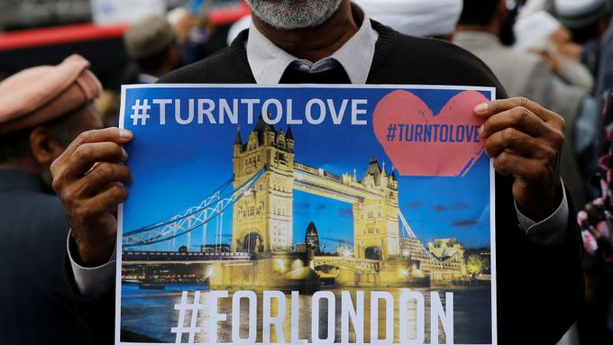 Londýnský muslim vzpomíná na oběti sobotního teroristického útoku.