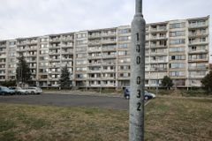 Třetina příjmů padne v Praze na bydlení. Lidé touží po vlastním, bojí se totiž stáří