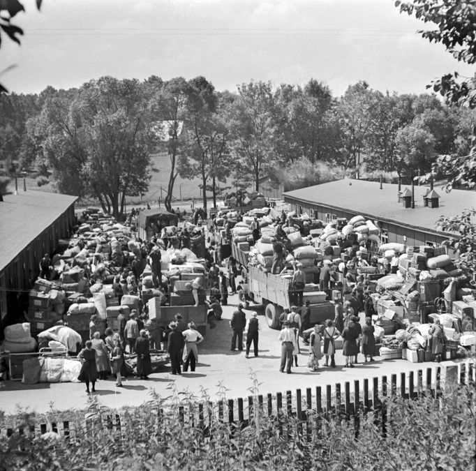 Odsun Němců z libereckého sběrného tábora. (13. července 1946)