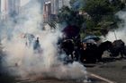 Neznámí útočníci brutálně zbili vůdce protestů v Hongkongu