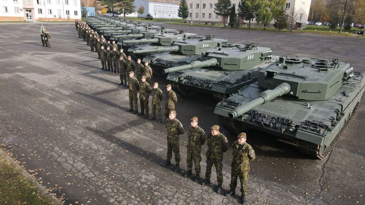 Drahé tankové manévry. Za posouzení vhodné trasy pro obrněnce platí armáda statisíce
