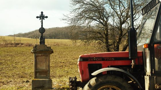 Do křížku tu narazil traktorista. Jak spolek z Úštěcka obnovuje "vnitřní Sudety"